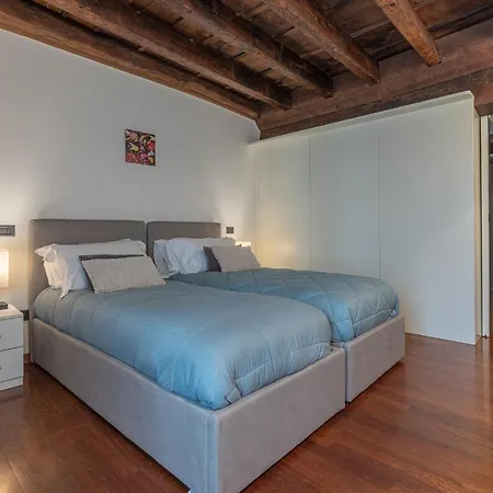 Guesthost - Exclusive Duplex In The Center X9!