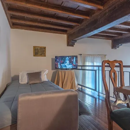 Apartamento Guesthost - Exclusive Duplex In The Center X9! Ferrara