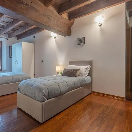 Guesthost - Exclusive Duplex In The Center X9! * Ferrara