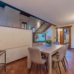 Διαμέρισμα Guesthost - Exclusive Duplex In The Center X9!