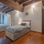 Guesthost - Exclusive Duplex In The Center X9! * Φεράρα