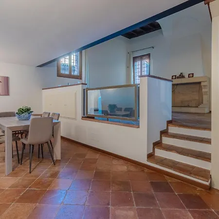 Guesthost - Exclusive Duplex In The Center X9!