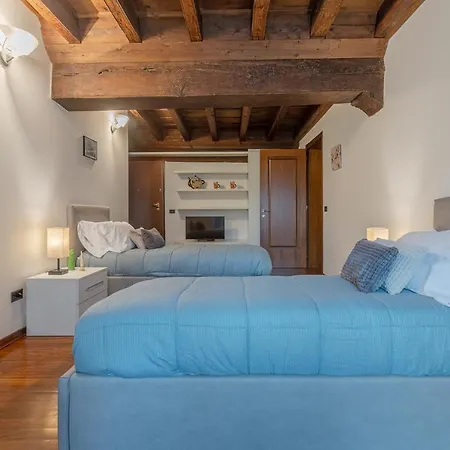 Guesthost - Exclusive Duplex In The Center X9! *