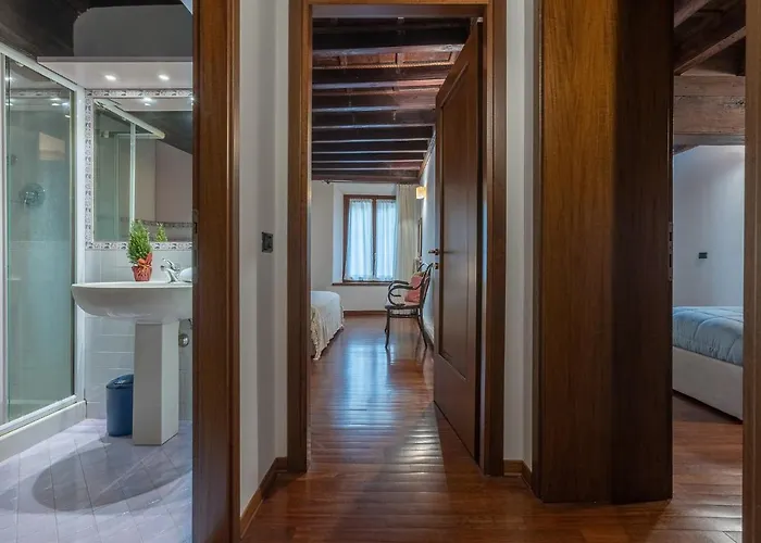 Guesthost - Exclusive Duplex In The Center X9! * فيرّارا