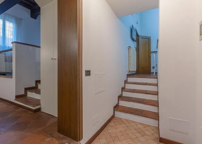 Guesthost - Exclusive Duplex In The Center X9! فيرّارا