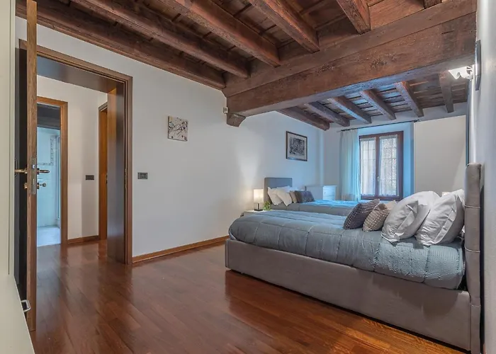 Guesthost - Exclusive Duplex In The Center X9! شقة فيرّارا