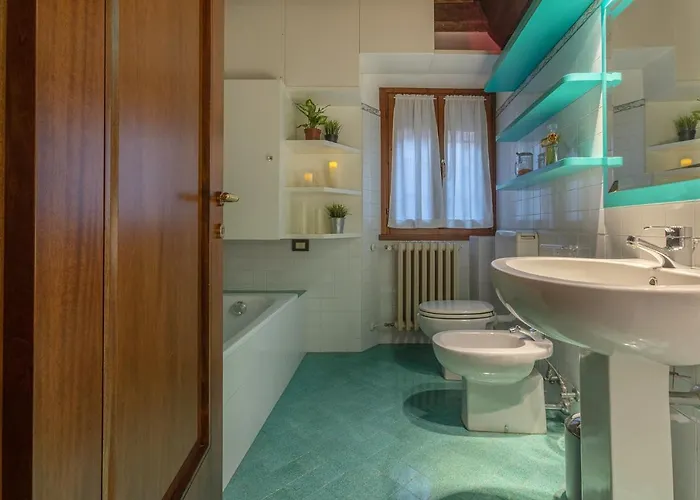 Guesthost - Exclusive Duplex In The Center X9! فيرّارا