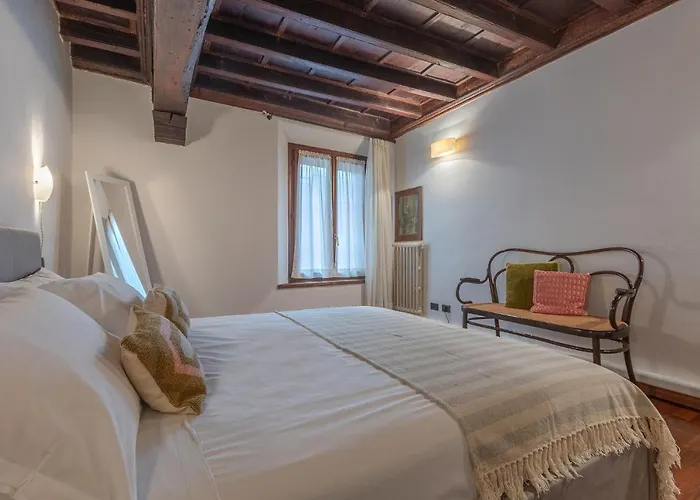 Guesthost - Exclusive Duplex In The Center X9! فيرّارا