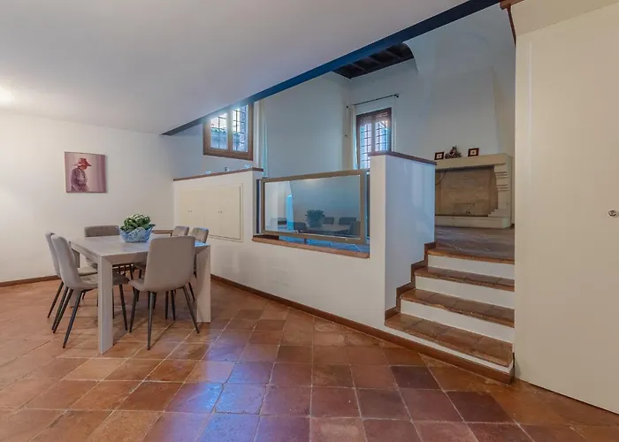 Guesthost - Exclusive Duplex In The Center X9!