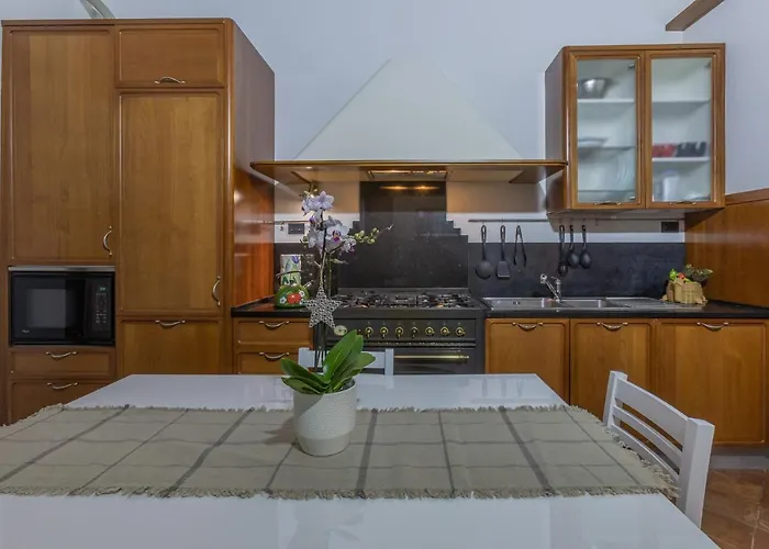 Guesthost - Exclusive Duplex In The Center X9! فيرّارا