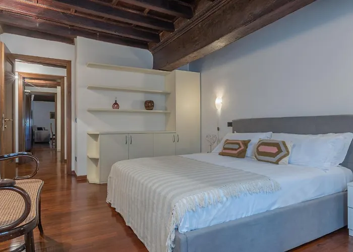 Guesthost - Exclusive Duplex In The Center X9! شقة فيرّارا